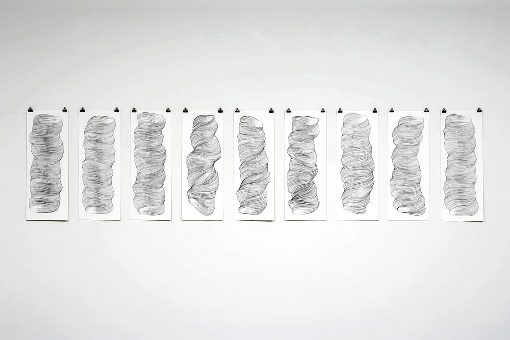 „Schwerelos“, 2006, Bleistift auf Papier, je 77 x 28.5 cm