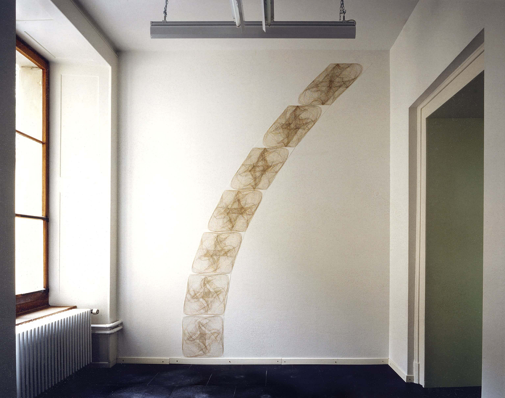 „Wechselklang III“, 1992, Farbstift auf Papier, 7-teilig, 294 x 160 cm
Aufnahme: Centre Pasquart, Biel